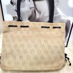 Dooney & Bourke Signature Satchel Tote Handbag Purse Can